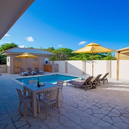 Lovely Caribbean Family Villa With Private Pool Willemstad Bagian luar foto