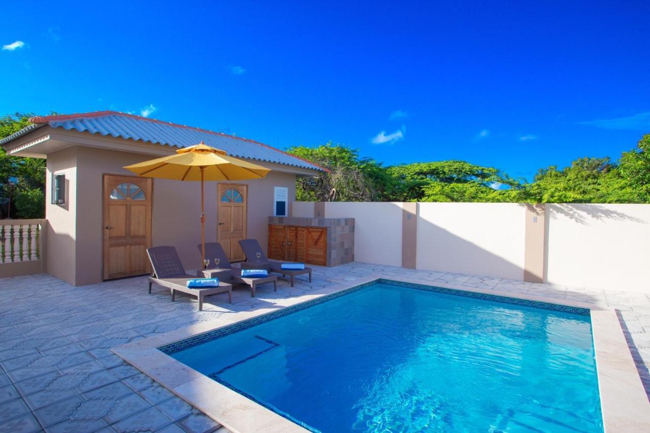 Lovely Caribbean Family Villa With Private Pool Willemstad Bagian luar foto