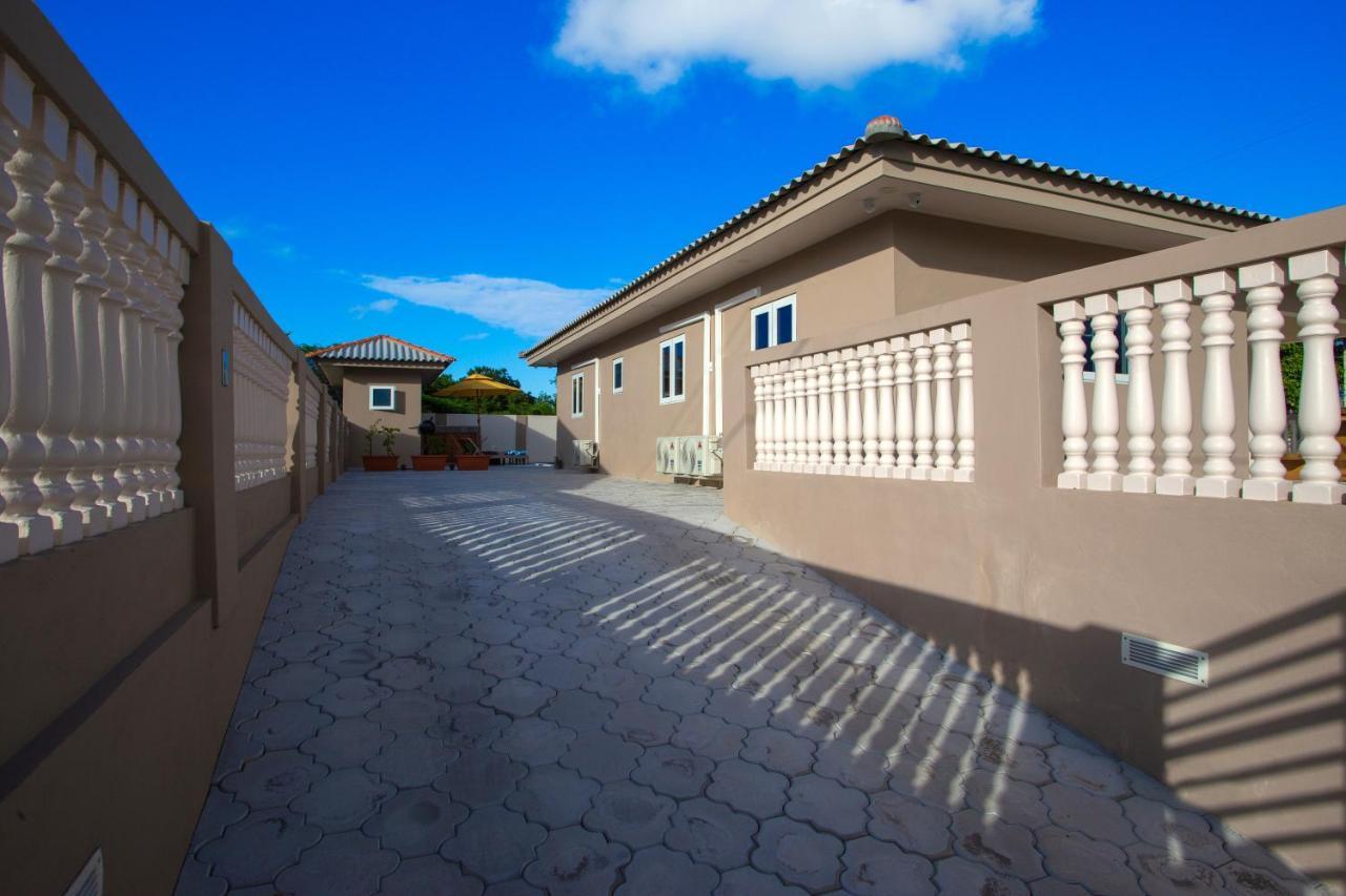 Lovely Caribbean Family Villa With Private Pool Willemstad Bagian luar foto