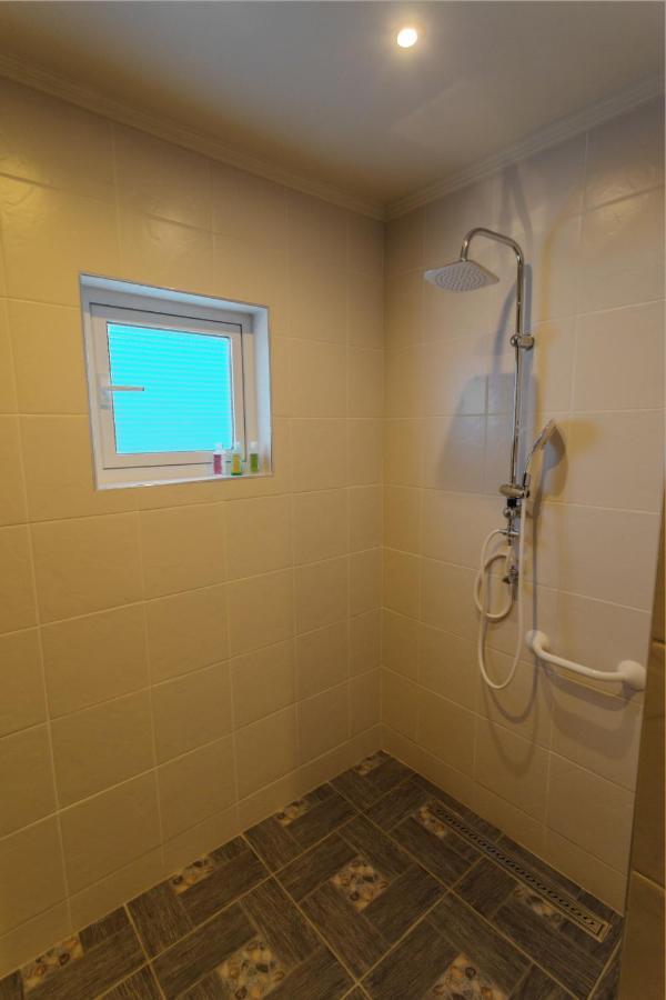 Lovely Caribbean Family Villa With Private Pool Willemstad Bagian luar foto