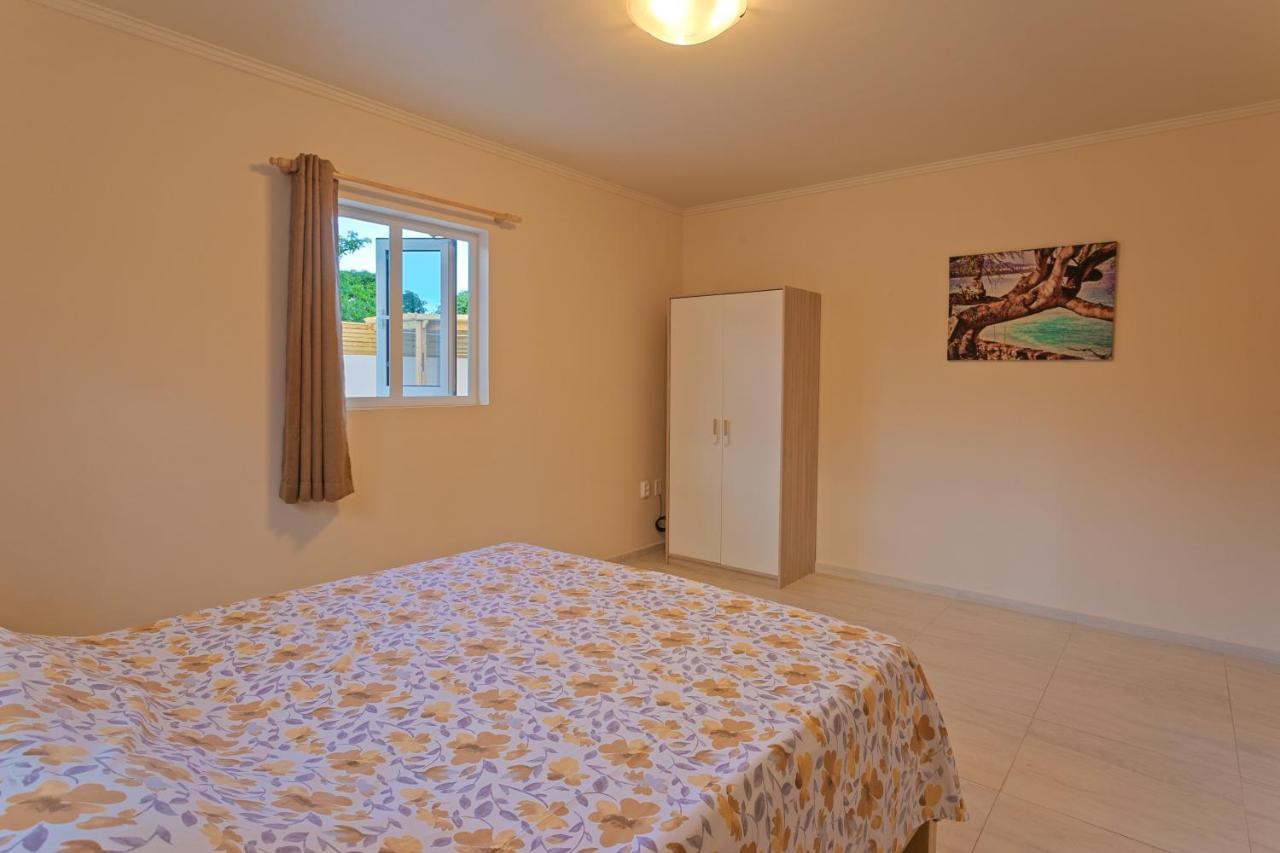 Lovely Caribbean Family Villa With Private Pool Willemstad Bagian luar foto